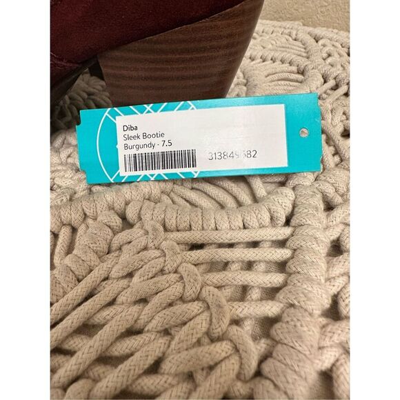 Diba Sleek Burgundy Ankle Bootie With Buckle Size 7.5 New - Picture 2 of 5